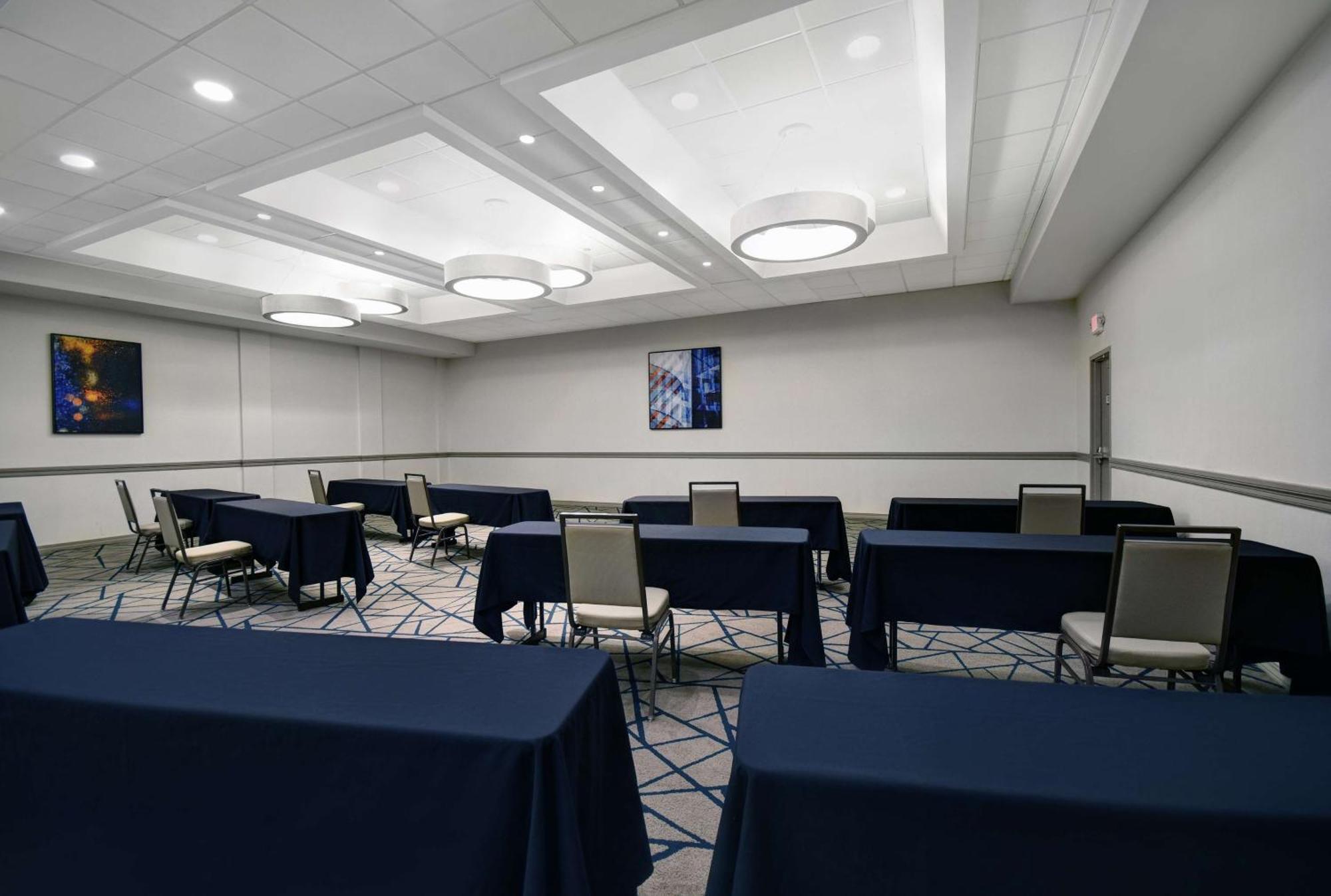 Embassy Suites By Hilton Detroit - Livonia/Novi Exteriör bild