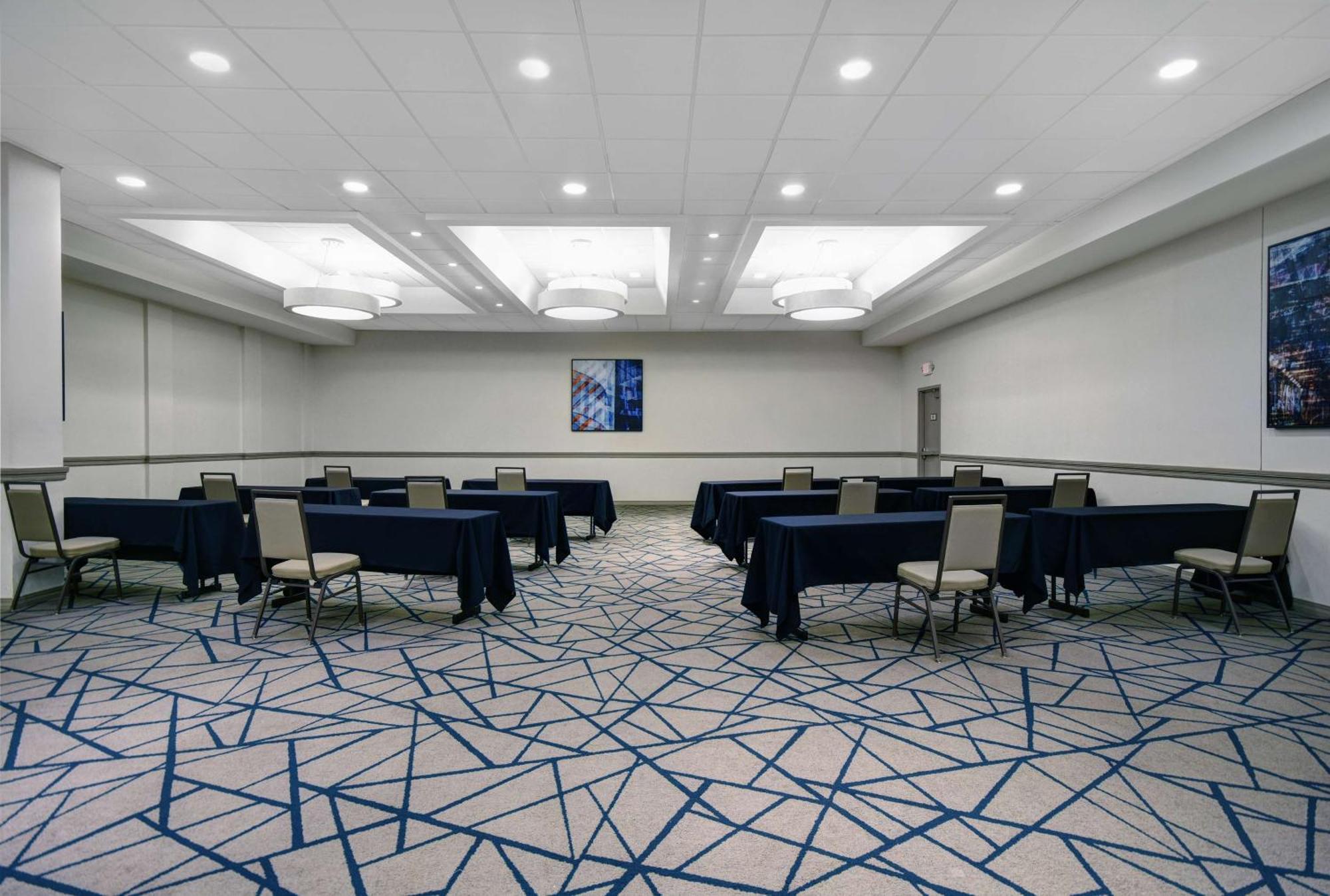 Embassy Suites By Hilton Detroit - Livonia/Novi Exteriör bild