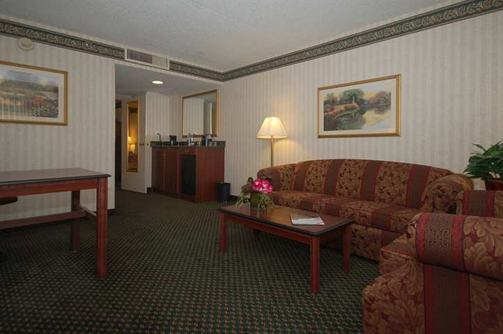 Embassy Suites By Hilton Detroit - Livonia/Novi Exteriör bild
