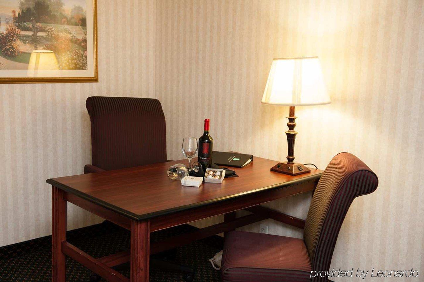 Embassy Suites By Hilton Detroit - Livonia/Novi Exteriör bild